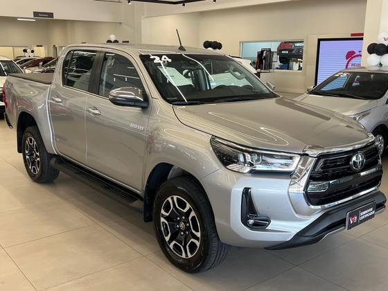 TOYOTA HILUX 2.8 D-4D TURBO DIESEL CD SRX 4X4 AUTOMÁTICO